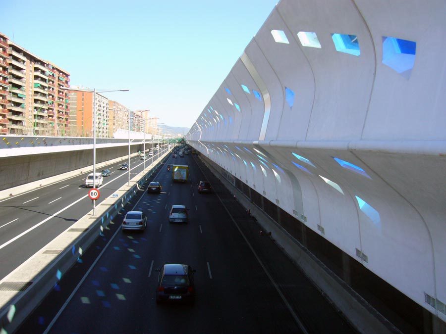 Barreras sónicas de hormigón para combatir la contaminación sonora